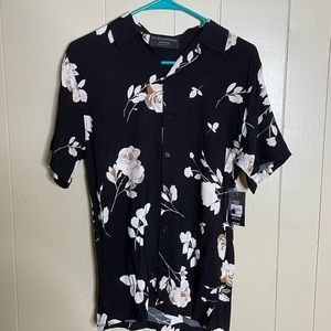 No Boundariss button up tee